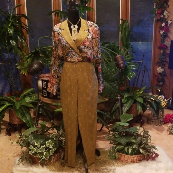 Vintage Pants - Vintage Platinum Pant Suit by Dorothy Schoellen